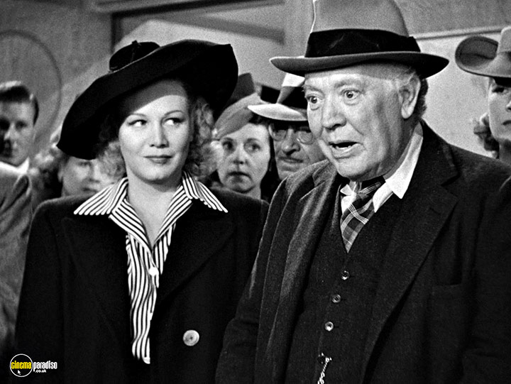 A still #9 from It Happened in Hollywood / Adventure in Sahara / Power of the Press (1943)