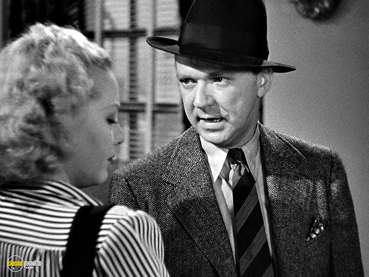 A still #20 from It Happened in Hollywood / Adventure in Sahara / Power of the Press (1943)