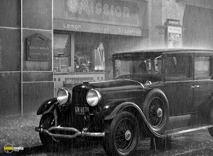 A still #26 from It Happened in Hollywood / Adventure in Sahara / Power of the Press (1943)