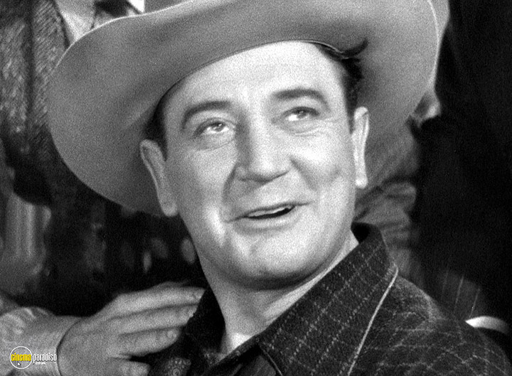 A still #27 from It Happened in Hollywood / Adventure in Sahara / Power of the Press (1943)
