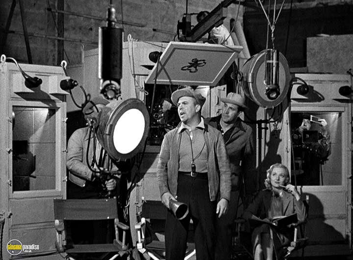 A still #28 from It Happened in Hollywood / Adventure in Sahara / Power of the Press (1943)