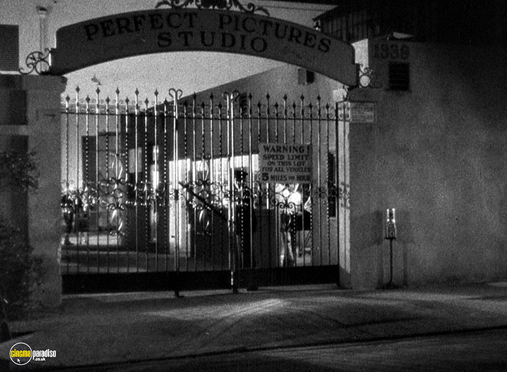 A still #29 from It Happened in Hollywood / Adventure in Sahara / Power of the Press (1943)