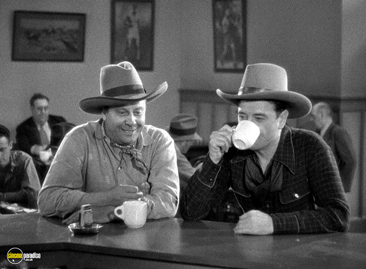 A still #32 from It Happened in Hollywood / Adventure in Sahara / Power of the Press (1943)