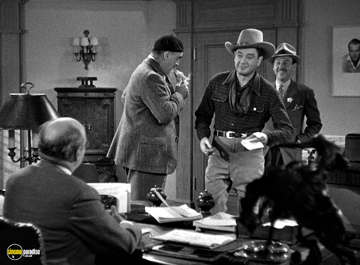 A still #33 from It Happened in Hollywood / Adventure in Sahara / Power of the Press (1943)