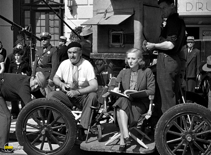 A still #34 from It Happened in Hollywood / Adventure in Sahara / Power of the Press (1943)
