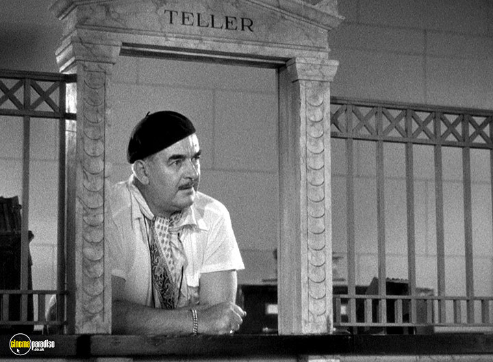A still #35 from It Happened in Hollywood / Adventure in Sahara / Power of the Press (1943)