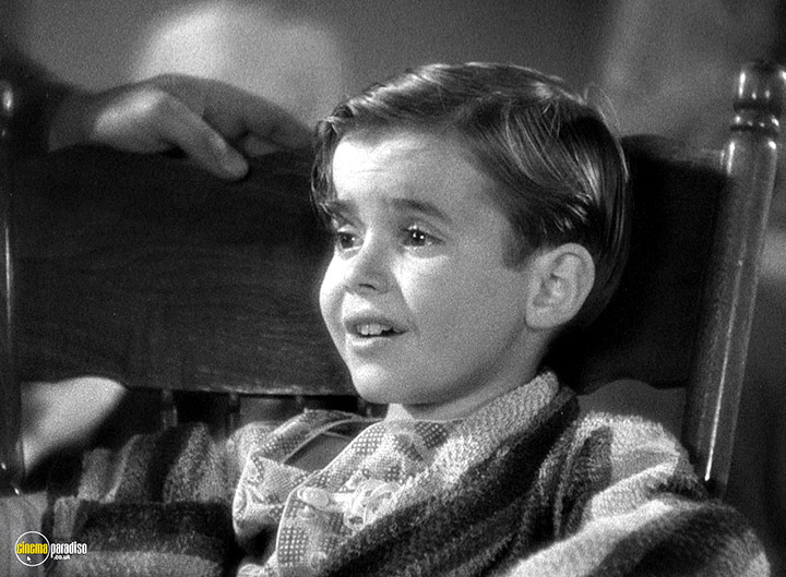 A still #36 from It Happened in Hollywood / Adventure in Sahara / Power of the Press (1943)