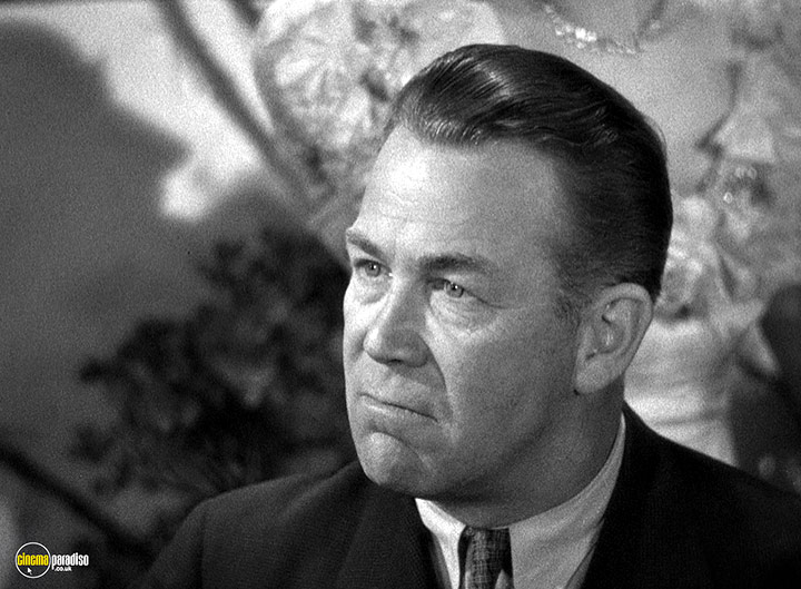 A still #38 from It Happened in Hollywood / Adventure in Sahara / Power of the Press (1943)