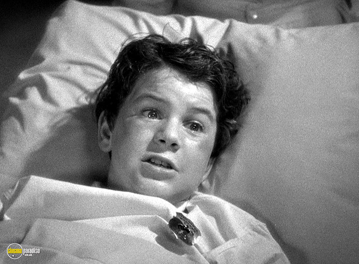 A still #39 from It Happened in Hollywood / Adventure in Sahara / Power of the Press (1943)