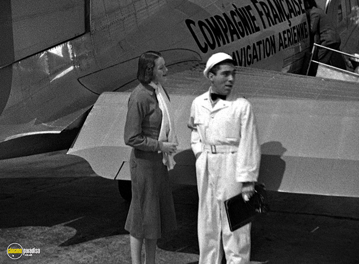 A still #48 from It Happened in Hollywood / Adventure in Sahara / Power of the Press (1943)