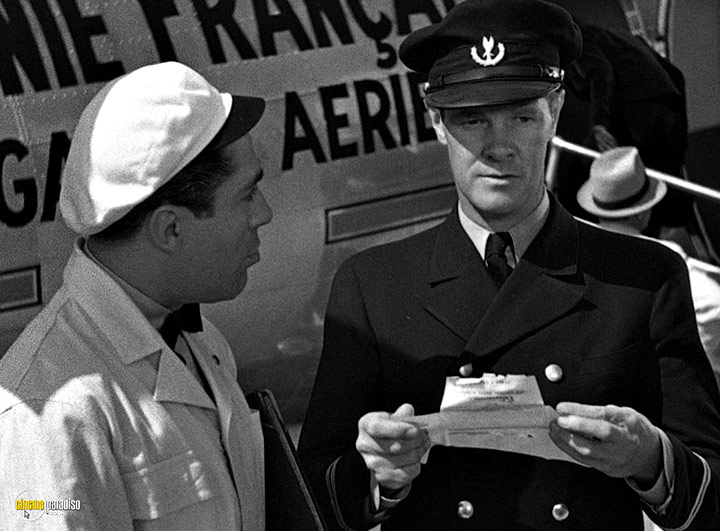A still #58 from It Happened in Hollywood / Adventure in Sahara / Power of the Press (1943)