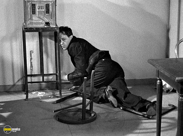A still #7 from It Happened in Hollywood / Adventure in Sahara / Power of the Press (1943)