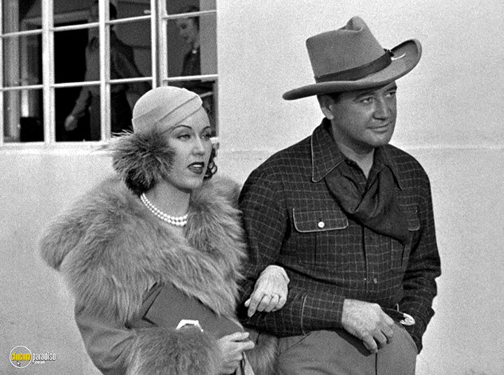 A still #6 from It Happened in Hollywood / Adventure in Sahara / Power of the Press (1943)