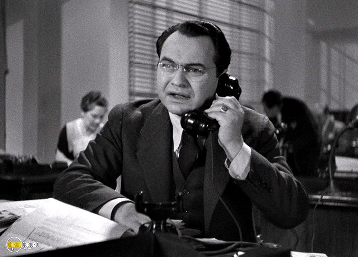 A still #22 from The Whole Town's Talking (1935)