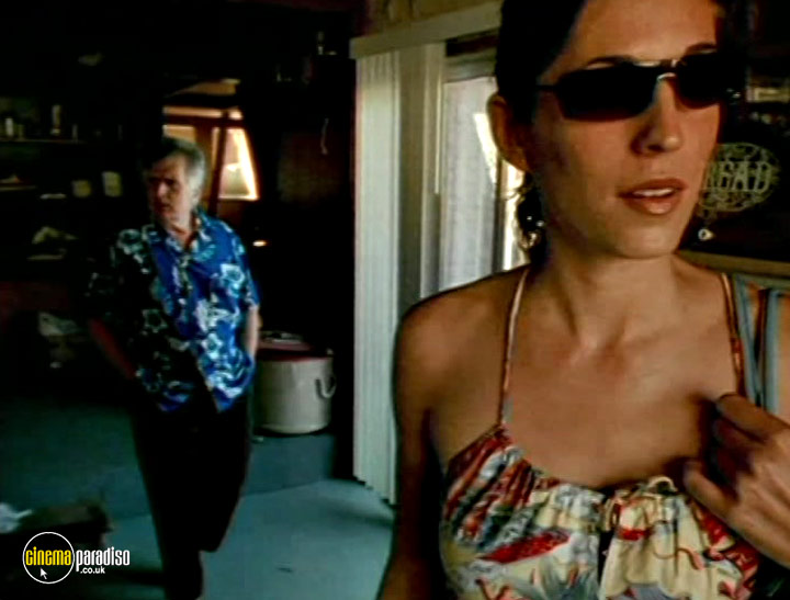 A still #21 from Dawn of the Living Dead (2004)