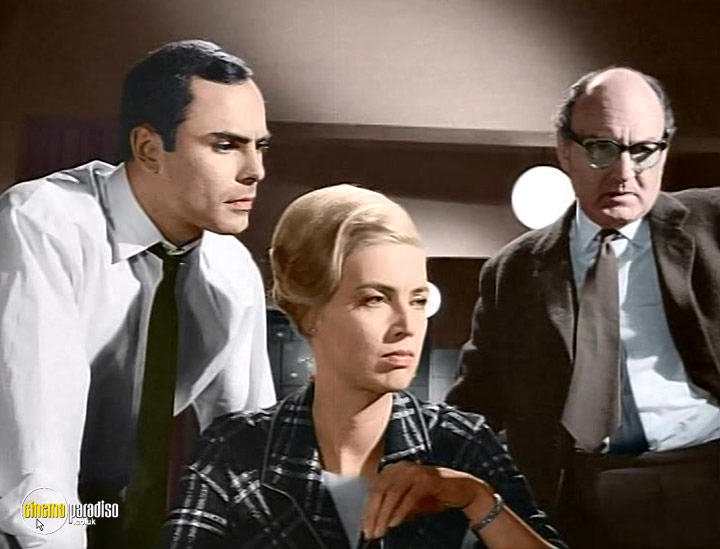 A still #22 from Night Caller (1965)