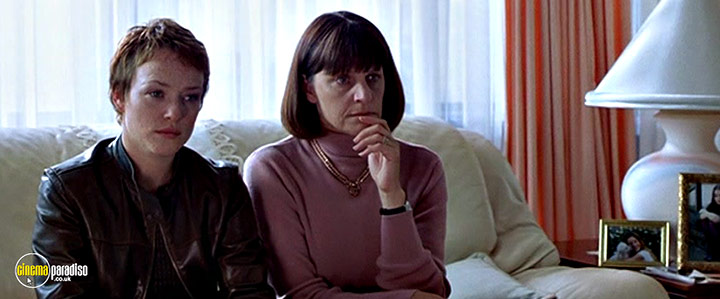 A still #7 from The Monkey's Mask (2000)