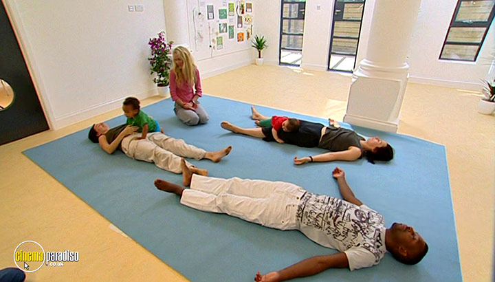 A still #10 from Baby Yoga for Toddlers (2004)