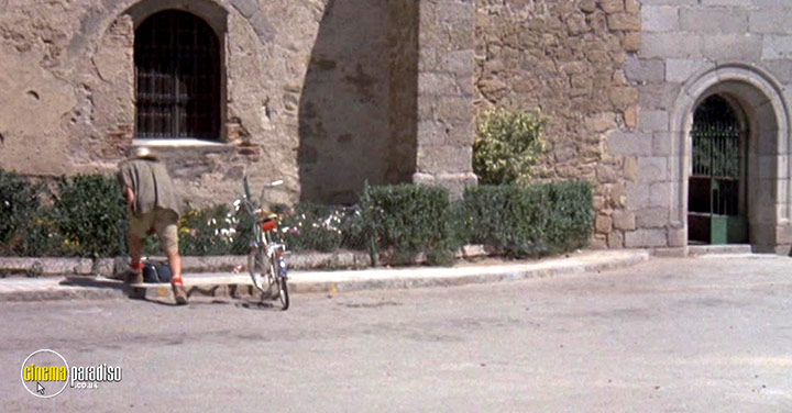 A still #28 from Love and Pain and the Whole Damn Thing (1973)