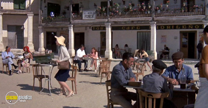 A still #26 from Love and Pain and the Whole Damn Thing (1973)