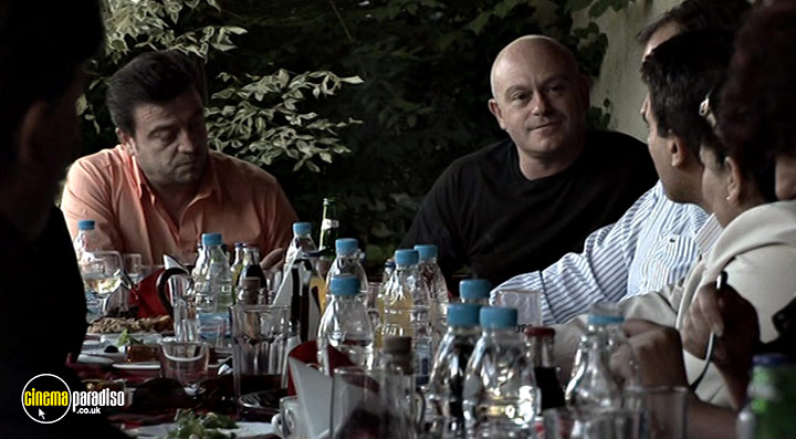 A still #17 from Ross Kemp on Gangs: Los Angeles/Bulgaria/Belize/Kenya (2008)
