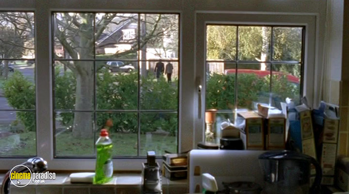 A still #16 from Mysterious Creatures (2006)
