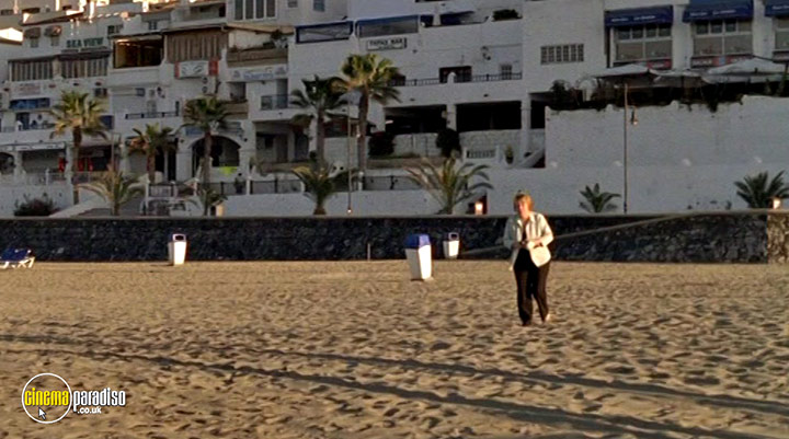 A still #4 from Mysterious Creatures (2006)