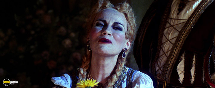 A still #84 from The Age of Innocence (1993)