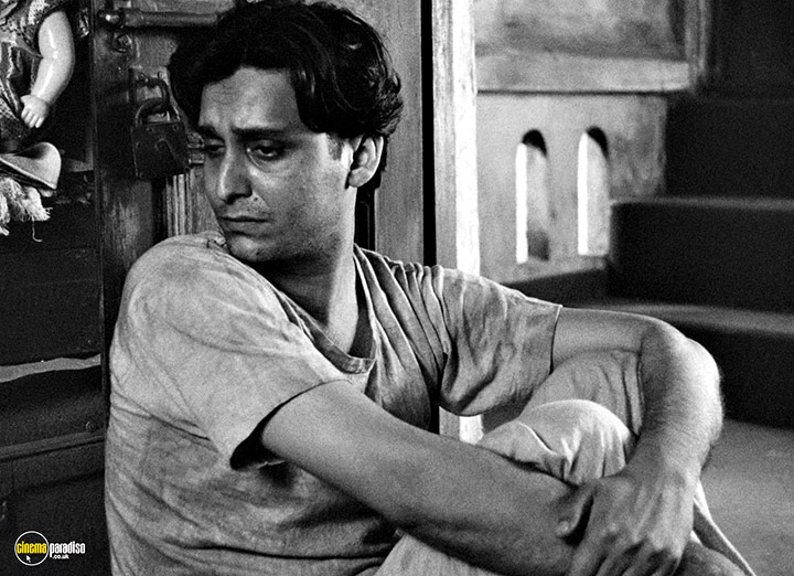 A still #30 from Apur Sansar (1959)