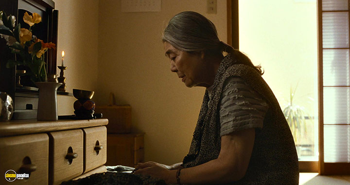 A still #53 from Shoplifters (2018)