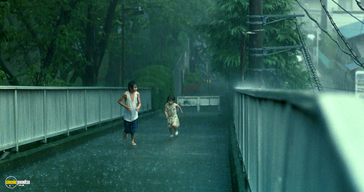A still #50 from Shoplifters (2018)
