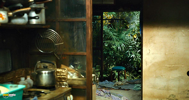 A still #45 from Shoplifters (2018)