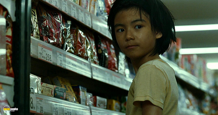 A still #42 from Shoplifters (2018)