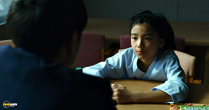A still #38 from Shoplifters (2018)