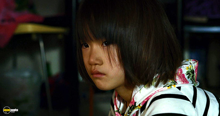 A still #37 from Shoplifters (2018)