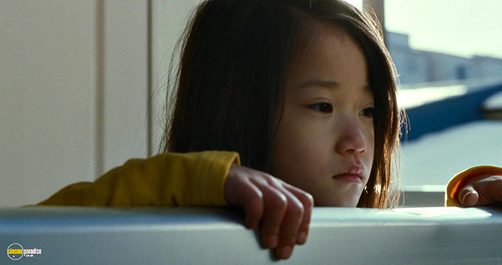 A still #32 from Shoplifters (2018)