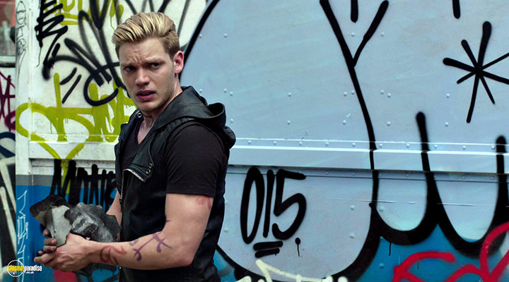 A still #24 from Shadowhunters: Series 1 (2016)