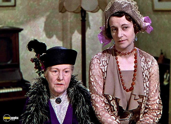 A still #114 from This Happy Breed (1944)