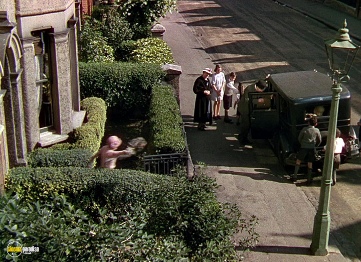 A still #115 from This Happy Breed (1944)