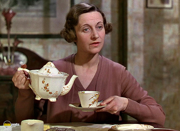 A still #121 from This Happy Breed (1944)