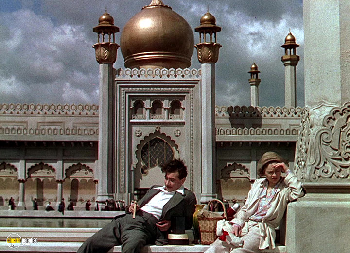 A still #132 from This Happy Breed (1944)