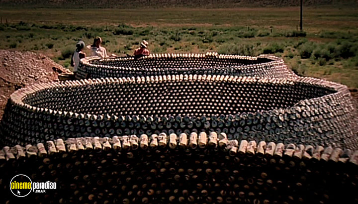 A still #18 from Garbage Warrior (2008)