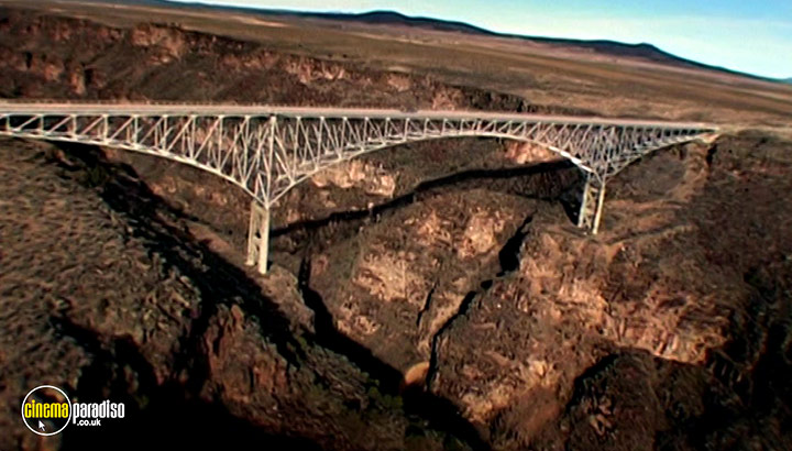 A still #13 from Garbage Warrior (2008)