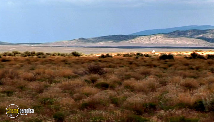 A still #12 from Garbage Warrior (2008)