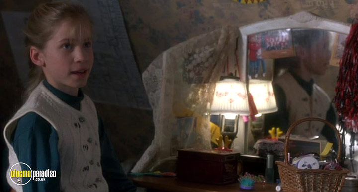 A still #9 from A Simple Twist of Fate (1994)