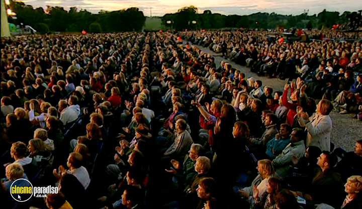 A still #17 from Jamie Cullum: Live at Blenheim Palace (2004)