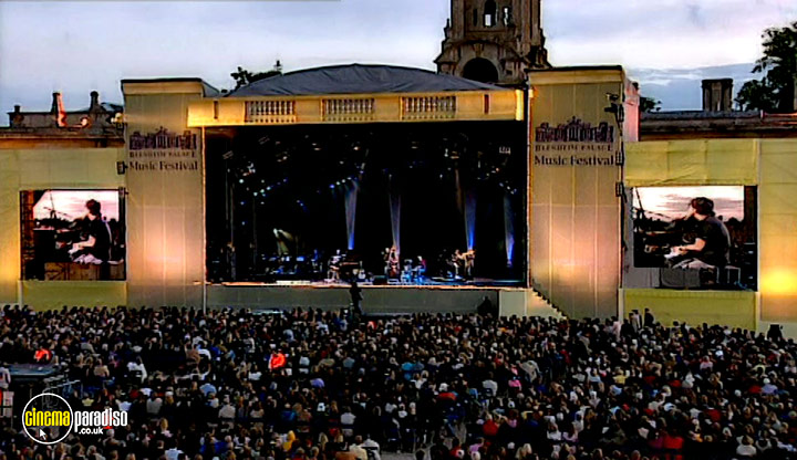 A still #16 from Jamie Cullum: Live at Blenheim Palace (2004)