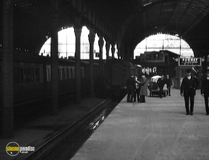 A still #46 from The Last Journey / Return of a Stranger (1937)