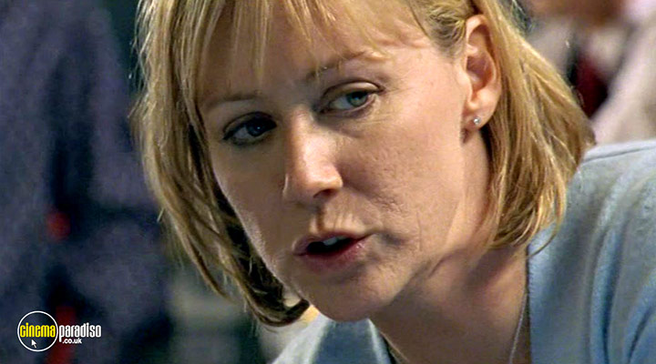A still #17 from Murder Investigation Team: Series 1 (2003)