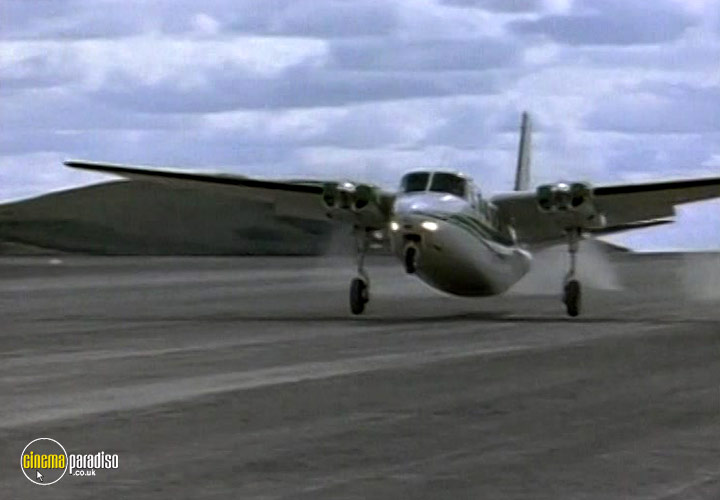A still #18 from In the Wild: Gray Whales with Christopher Reeve (1995)